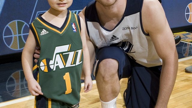 Watch: Young Jazz fan receives get-well gift from Hayward