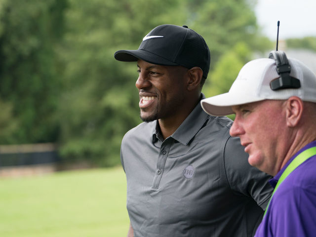 Iggy dishes on NBA golfers: Curry 'so solid'