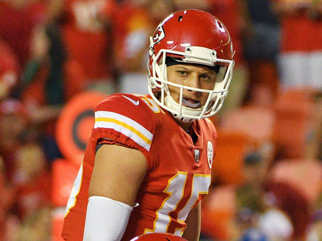 Chiefs GM says Smith still ahead of Mahomes: 'I don't think it's even close'