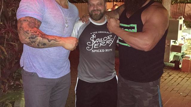 Braun Strowman hangs with 'The Mountain'