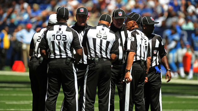 Watch: Refs struggle to figure out all 5 penalties on 1 play