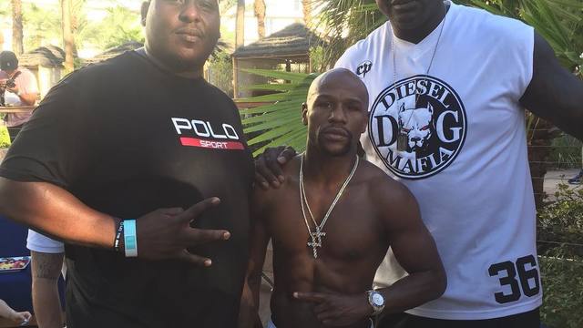 Mayweather, Tyson stop by Shaq's DJ set