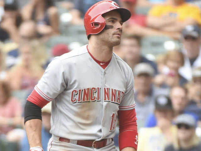 Votto doubles to beat Cubs' rare 4-outfielder alignment