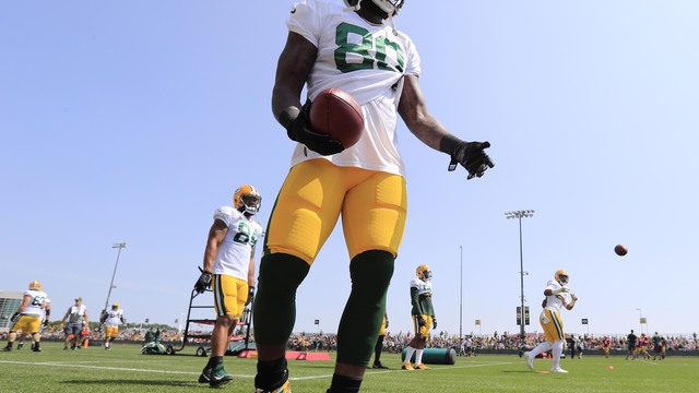 Packers' Bennett raps with Snoop Dogg on eclipse-themed track