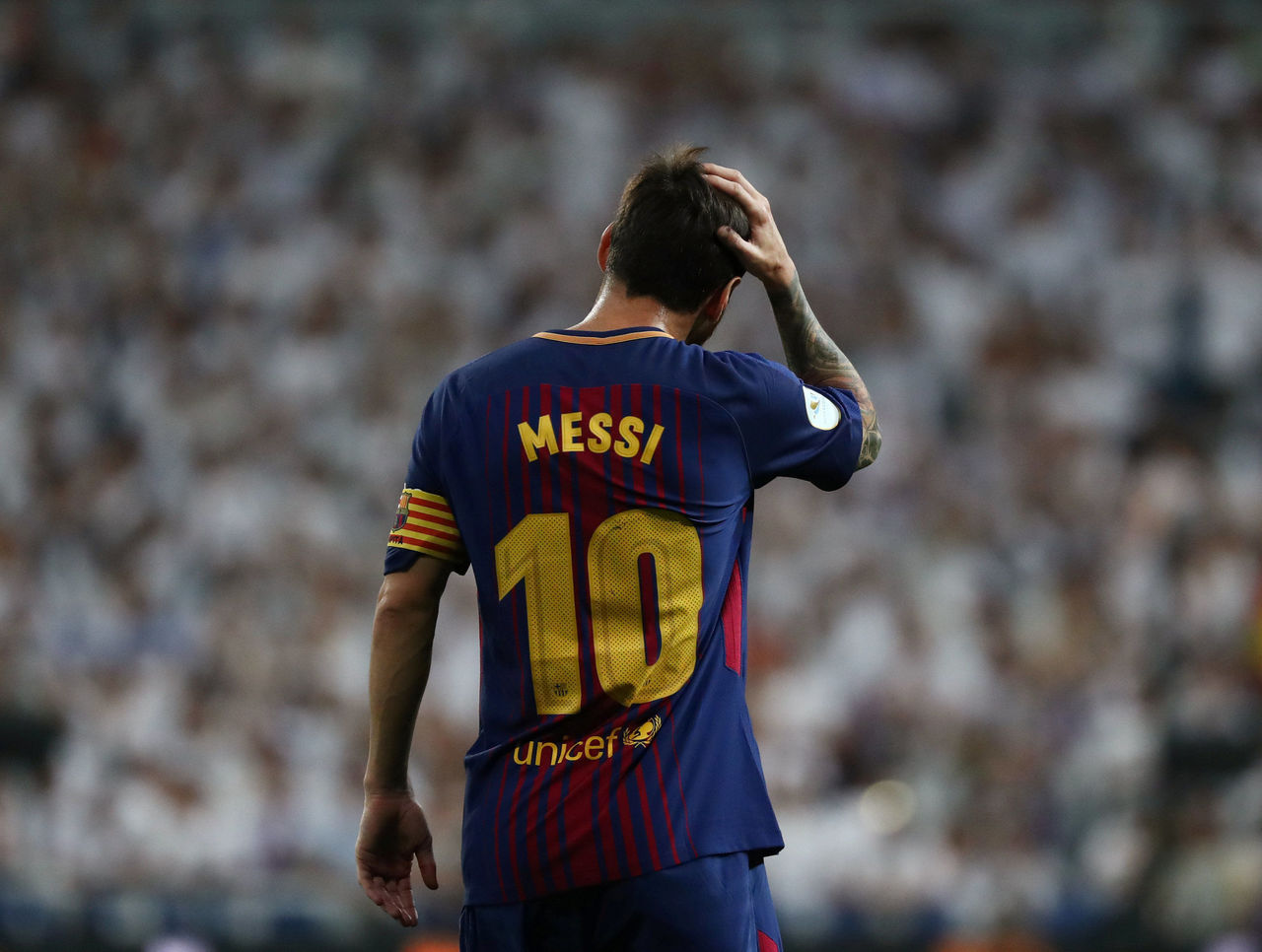Watch Messi Plays Champions League Anthem On Piano Thescore Com Watch Messi Plays Champions League Anthem On Piano Thescore Com