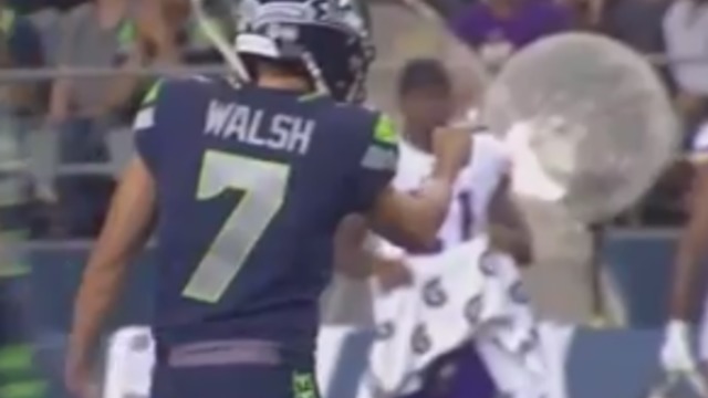 Watch: Seahawks' Walsh appears to point at Vikings' bench after long FG