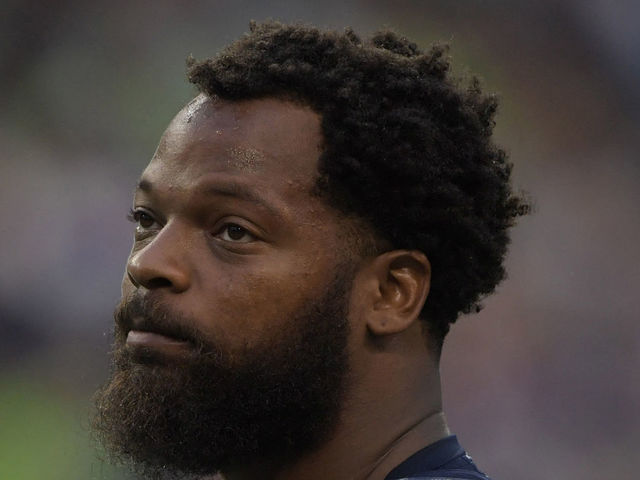 Bennett: Kaepernick must be signed before players, owners can make progress