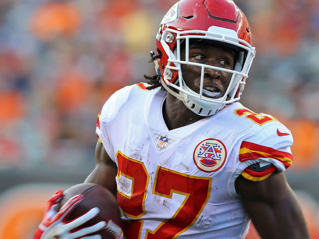 Chiefs' Hunt gushes about idol Lynch, Smith's standout season