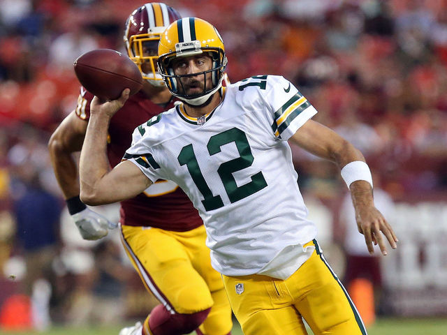 Aaron Rodgers gives extra tickets vs. Bears to local police officers