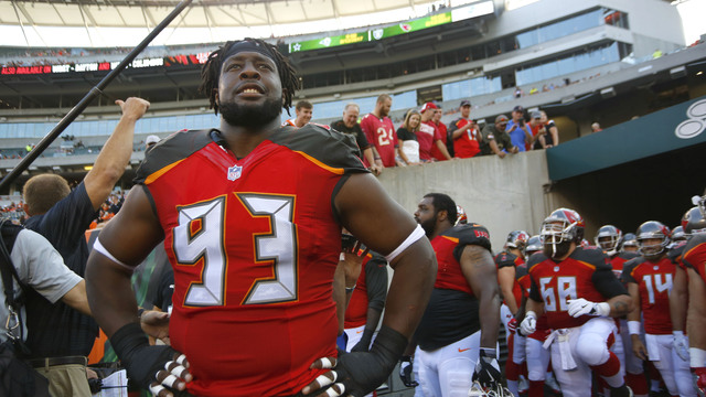 Watch: Buccaneers' McCoy dances with young fan on practice field