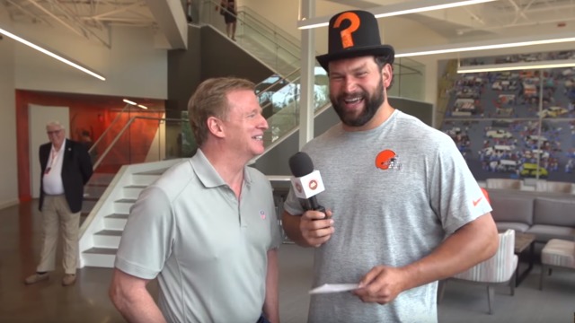Thomas grills Goodell on what TD celebration he'd do, how much cash he carries