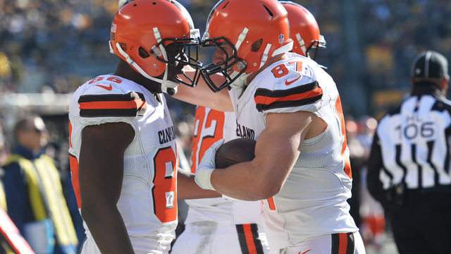 Browns' DeValve, 1st white player to kneel for anthem, explains motivation