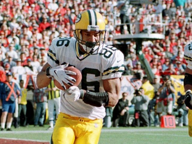 Antonio Freeman can't wear SB ring because Favre broke most of his fingers