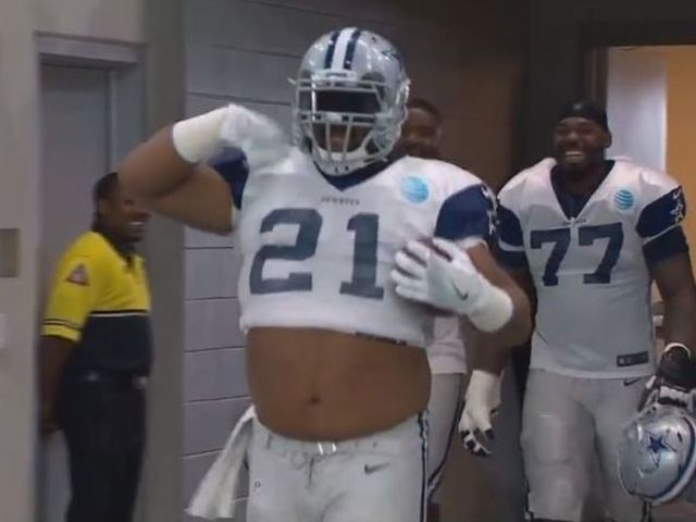 Watch: Cowboys lineman Looney hilariously impersonates Elliott