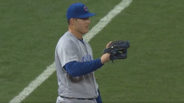 Rizzo becomes 1st left-handed throwing third baseman since 1997