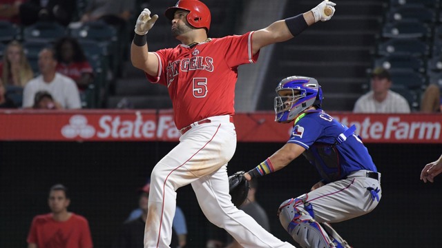 Watch: Pujols passes Sosa for most HRs by foreign-born player