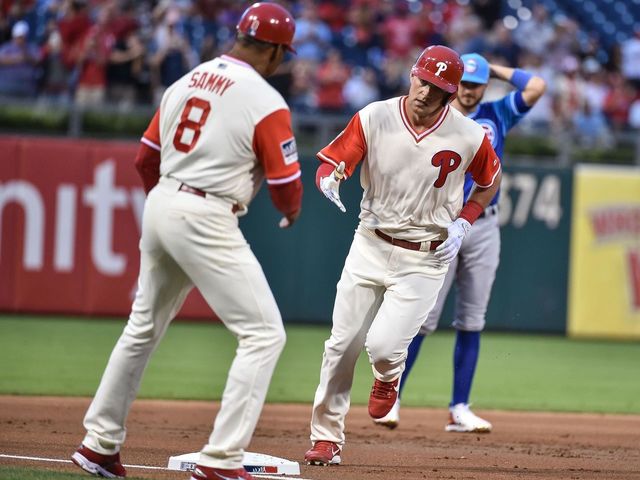Phillies' Hoskins becomes 1st player with 10 HR before 20th MLB game