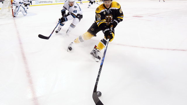Report: Bruins offering Pastrnak $6M per season on long-term deal