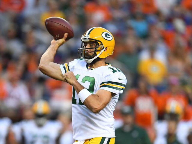 Watch: Rodgers hits Adams on perfect run-pass option for opening TD