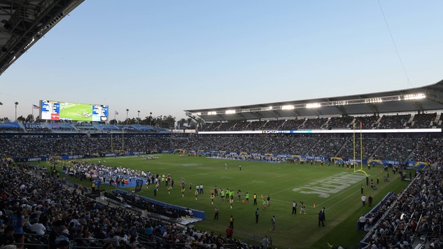 Fouts: 'Embarrassing' for Chargers to play at StubHub Center