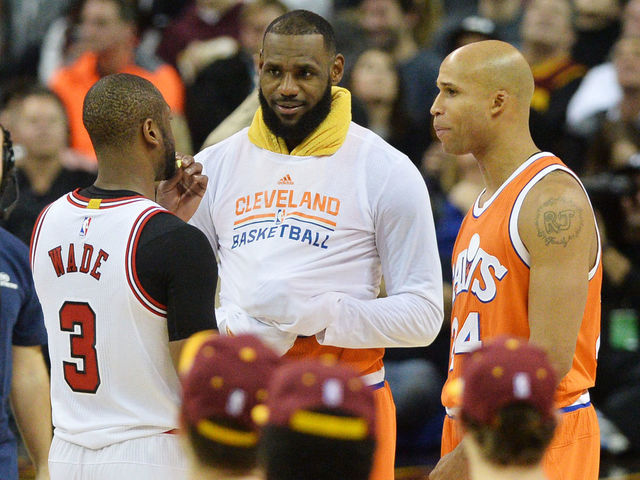 Wade: Dining with LeBron 'like friends do,' not about joining Cavs