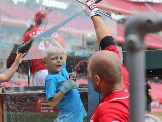 Watch: Votto gives bat to 6-year-old cancer patient after HR