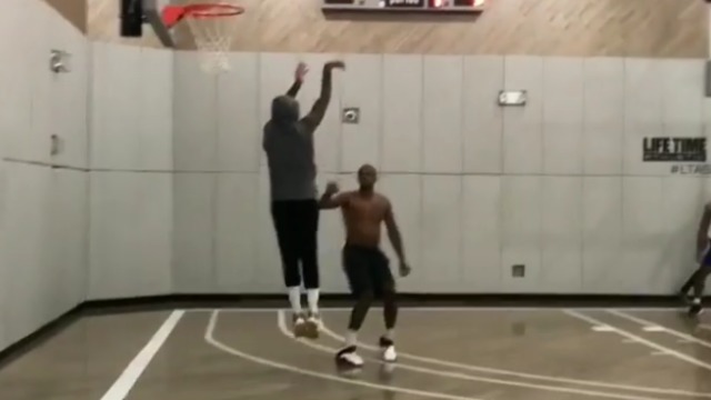 Watch: 'Hoodie Melo' surfaces in game with Booker, McCollum, J.R. Smith
