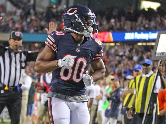 Report: Bears release Victor Cruz