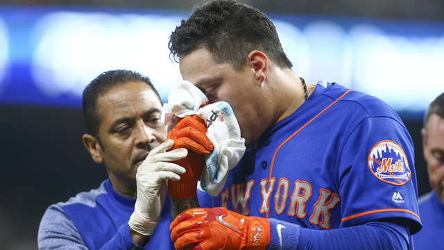 Watch: Mets' Flores breaks nose after fouling ball off face
