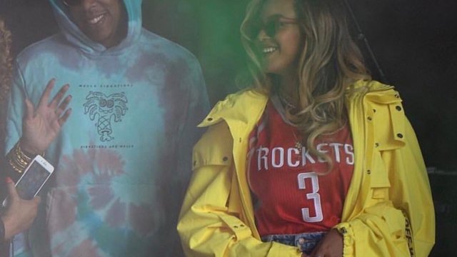 Look: Beyonce rocks CP3 Rockets jersey