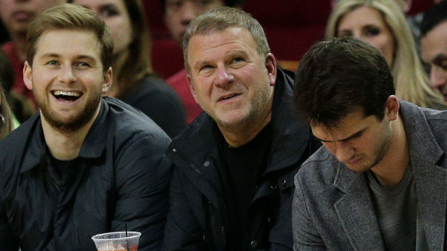 Tilman Fertitta to buy Rockets for reported $2.2B