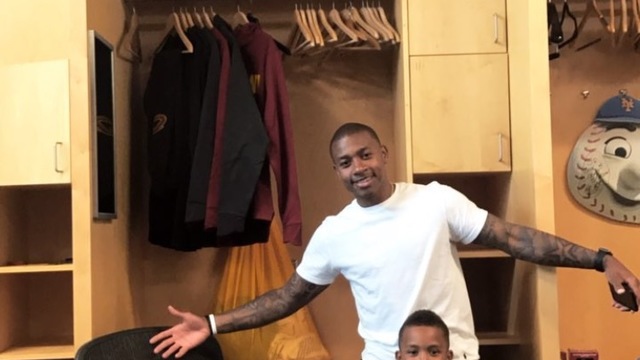 Look: Isaiah poses in Cavs' locker room for 1st time with son