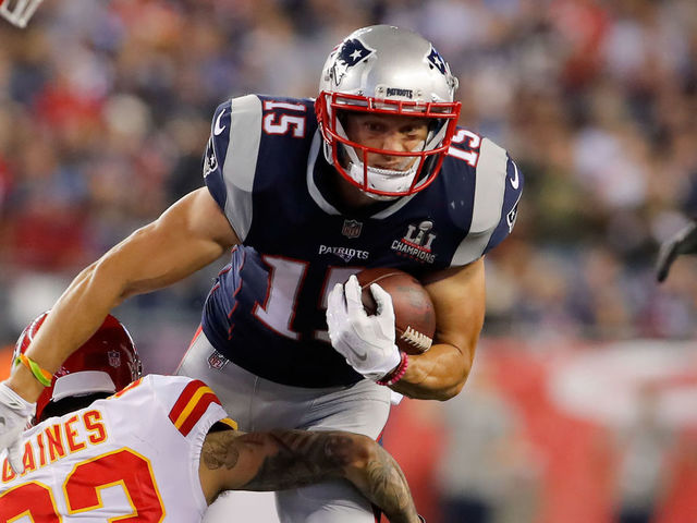 Chris Hogan returns vs. Dolphins after missing 4 games
