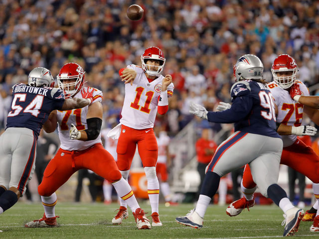 Chiefs' Smith proves why rookie Mahomes must wait his turn