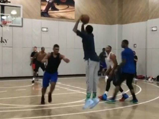 Watch: Hoodie Melo, Westbrook dominate in pickup game