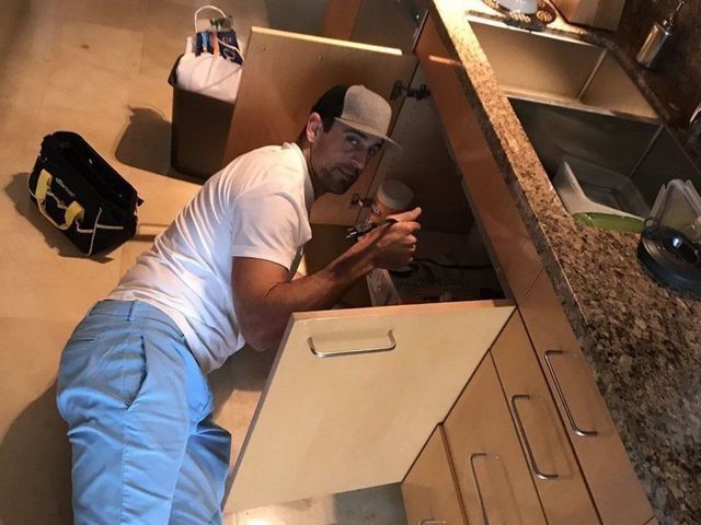 Aaron Rodgers shares humorous story of the time he fixed Sam Dekker's sink