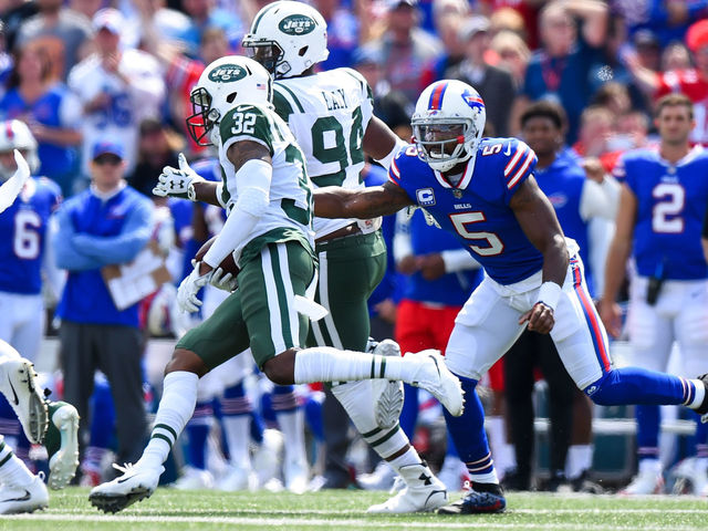Watch: Jets' bumbling negates possible pick-6