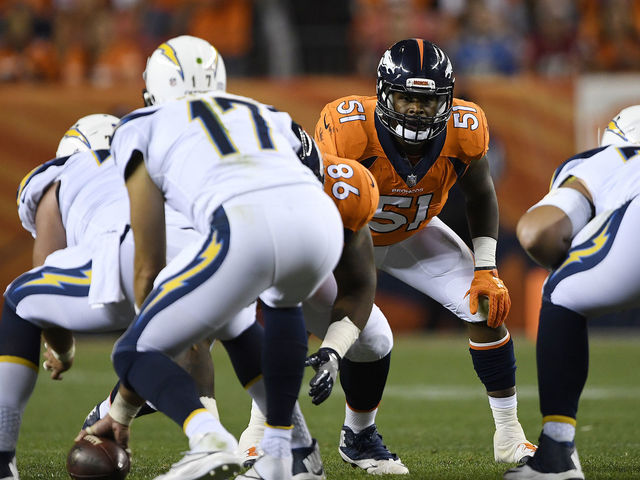 Watch: Broncos' Davis crushes Melvin Gordon on 4th-and-1