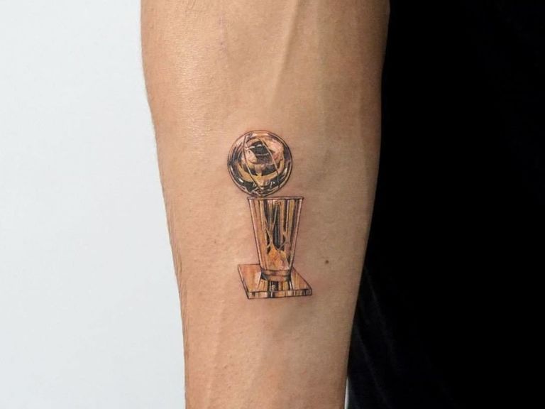 Look Warriors' McGee shows off Larry O'Brien Trophy tattoo