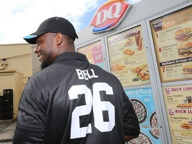 Watch: Le'Veon Bell follows through with fast-food job application