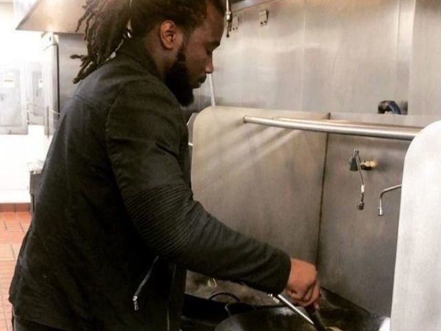 Vikings' Cook cooked for family after learning restaurant's kitchen was closed