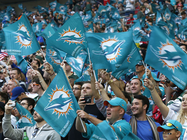 Dolphins players finance rescue of HS team stranded by Hurricane Irma
