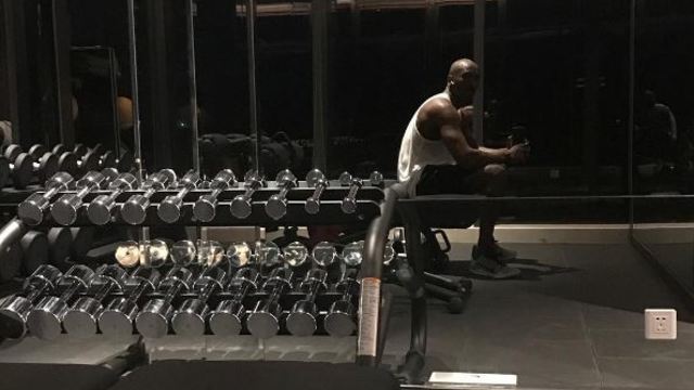 Look: Kobe keeping up early workouts in retirement