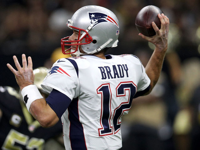 Watch: Brady finds Hogan for career-high 3rd 1st-quarter TD