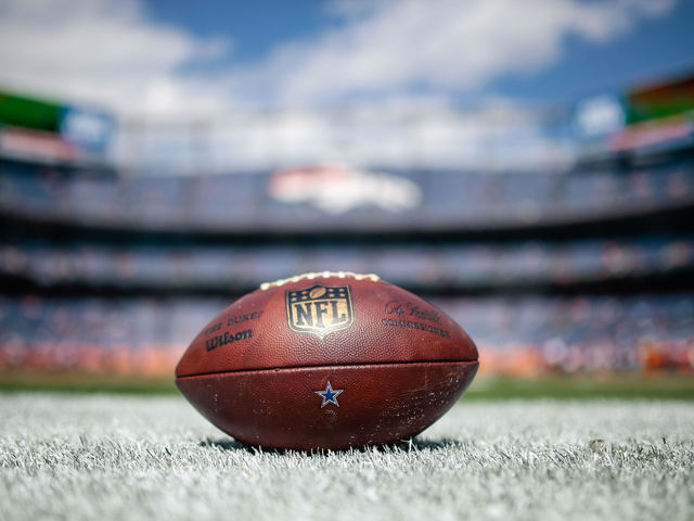 Cowboys-Broncos game delayed by lightning during 1st quarter