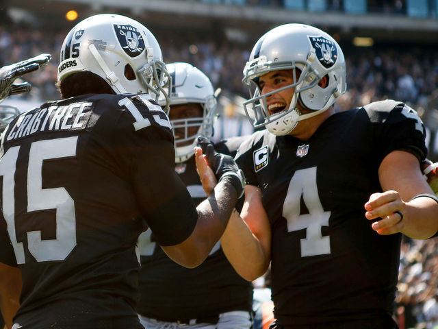 Raiders' Crabtree dominates Jets with 3 TD catches
