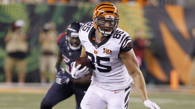 Bengals' Eifert dealing with medical issue, may not be ready for camp