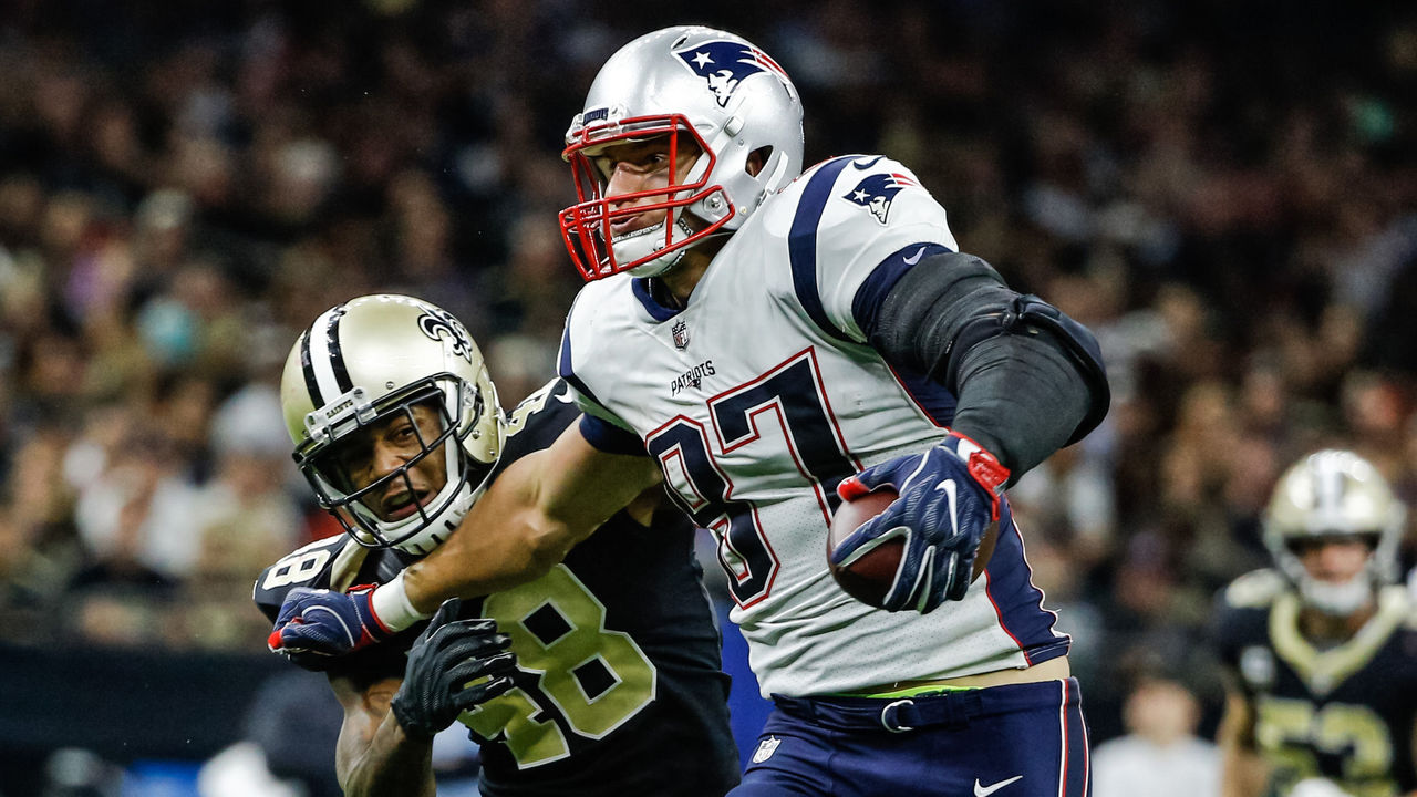 Rob Gronkowski Receives Bucs' No. 87 Jersey, Jordan Leggett