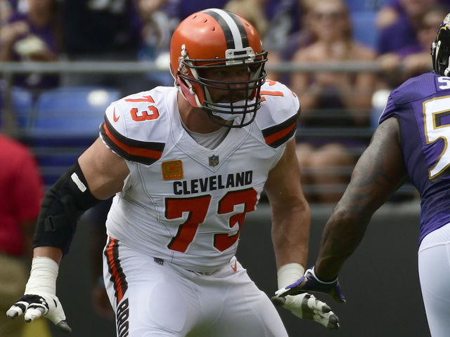 Watch: Thomas' former teammates, coaches praise him for 10,000 snaps
