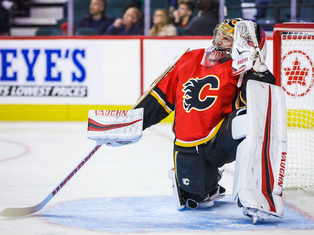 Watch: Flames' Gillies makes impossible behind-the-back glove save